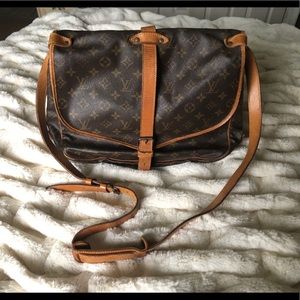 Louis Vuitton Saumur 35